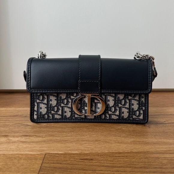 30 Montaigne East-West Bag with Silver Chain Blue Dior Oblique Jacquard calfskin - Picture 1 of 15